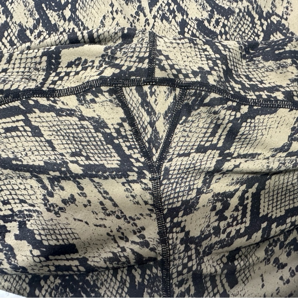 Fabletics 2 Pair Bundle! Both Size 1X: Black and Snake Print Leggings - Picture 10 of 13